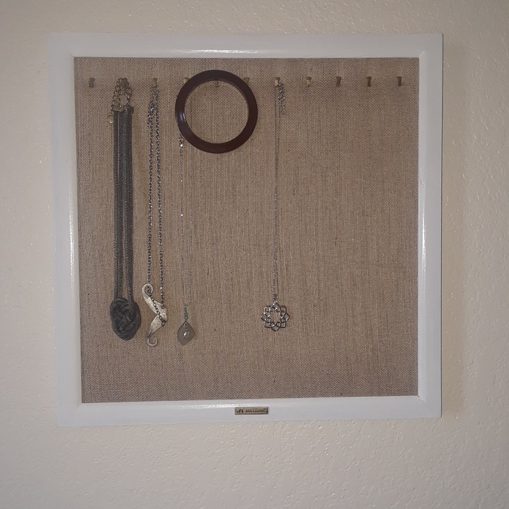 Chloe + isabel necklace holder
